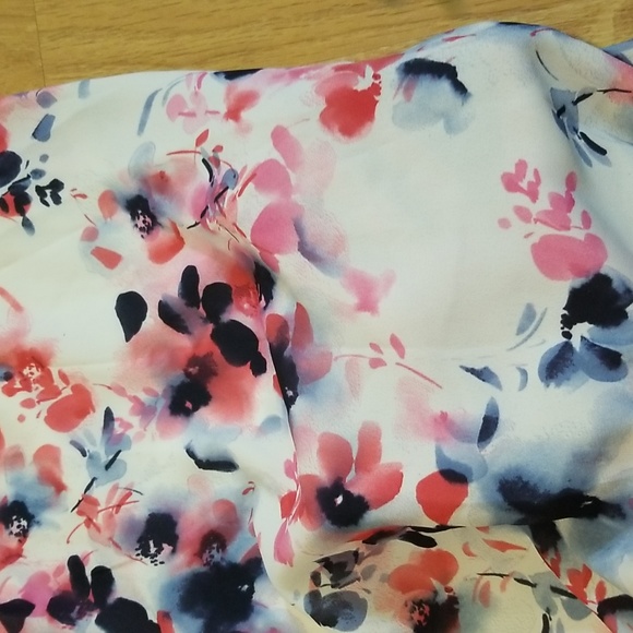 RW&CO white short sleeve floral print blouse small NWT - Picture 7 of 10